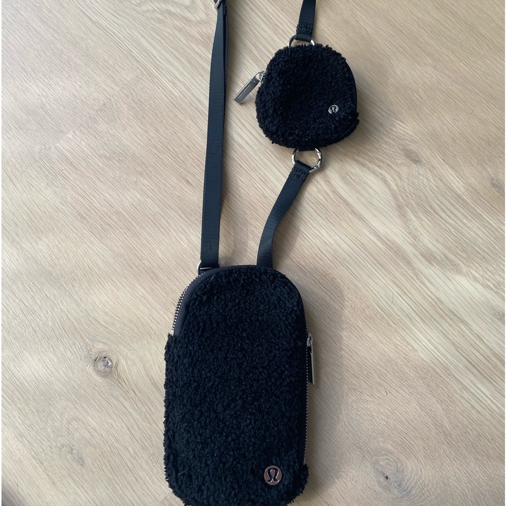 SOLD-Lululemon Easy Access crossbody bag